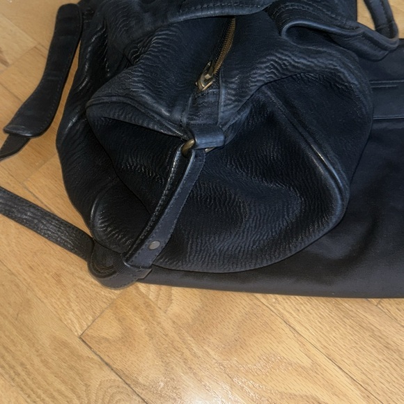 Alexander Wang black pebble leather satchel (2 leather handles) w/gold grommets - Picture 7 of 14